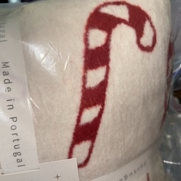 Made in Portugal Christmas candy cane 20 x 22 pack pillows - Picture 5 of 8